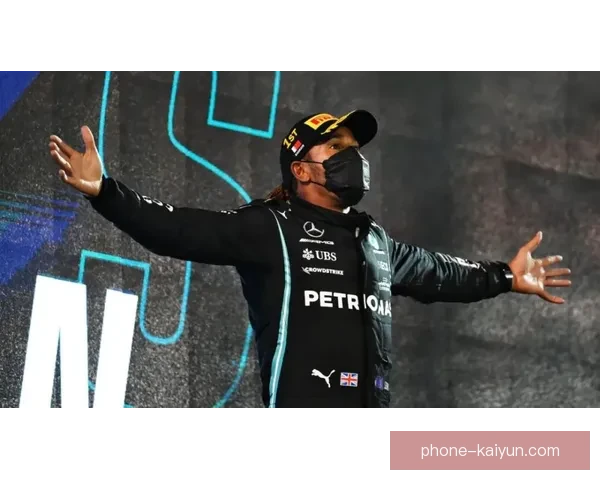 F1车队动态:梅赛德斯与红牛争锋 赛季前景预测与技术革新展望 F1车队动态:梅赛德斯与红牛争锋 赛季前景预测与技术革新展望