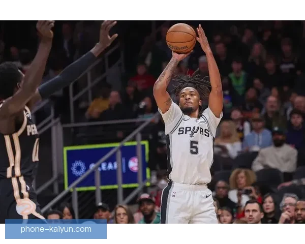 NBA群雄争霸焦点对决升温新星崛起老将发力季后赛格局再生变数