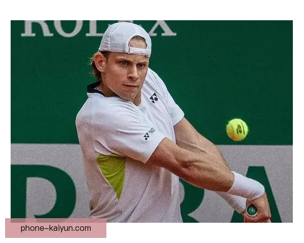 网球新星横扫赛场 获得首个大满贯冠军创造历史纪录